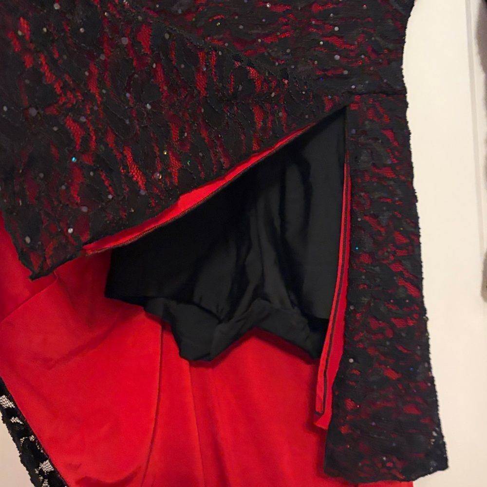 Adult Open Back Long Sleeve Black and Red Lace Dress Dance Costume Size Medium - Picture 3 of 5